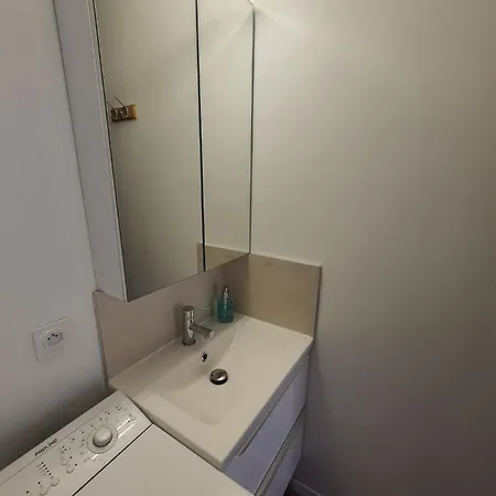 Au Calme Espace Exterieur Parking Gratuit Dans La Rue Grenoble